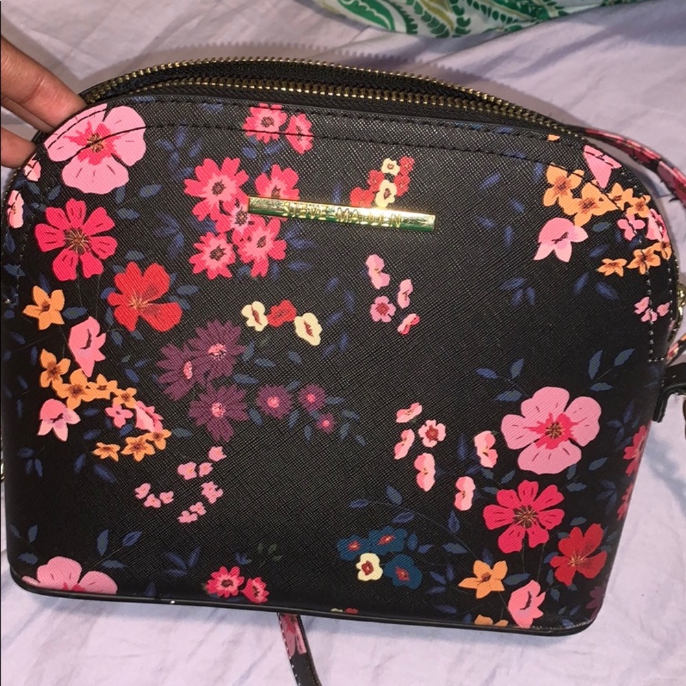 STEVE MADDEN BMARILYN FLORAL PRINTED CROSSBODY